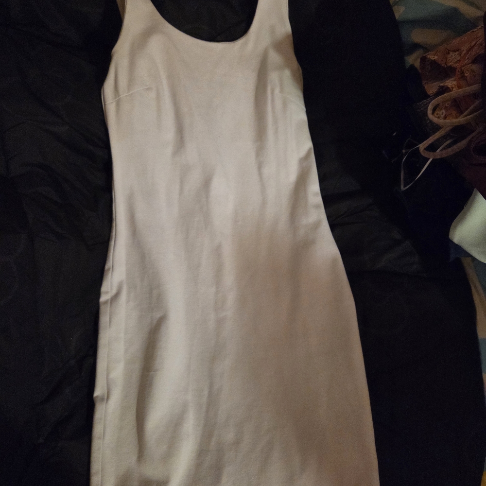 Elegant White Sleeveless Dress